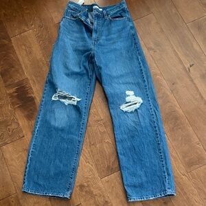 LEVIS HIGH WAISTED STRAIGHT JEANS 27